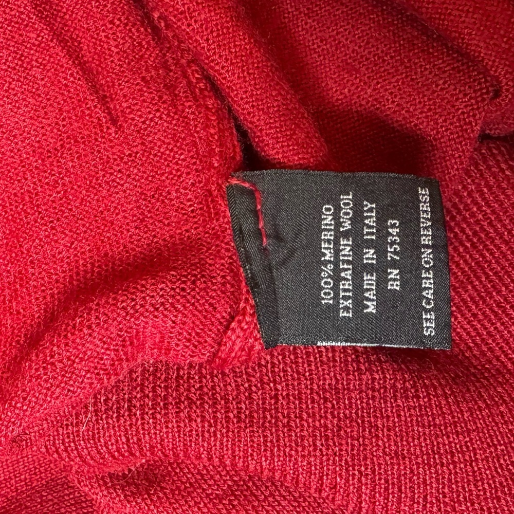 100% Merino Extrafine Wool Men’s Marco Fiori Classic Red V-Neck Sweater - Picture 6 of 6